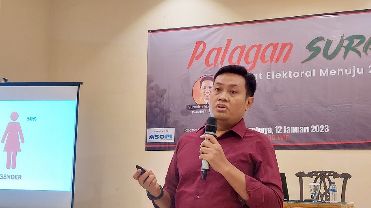 Peneliti Senior SSC, Ikhsan Rosidi saat merilis hasil surveinya (Foto: Ni'am Kurniawan/jatimnow.com)