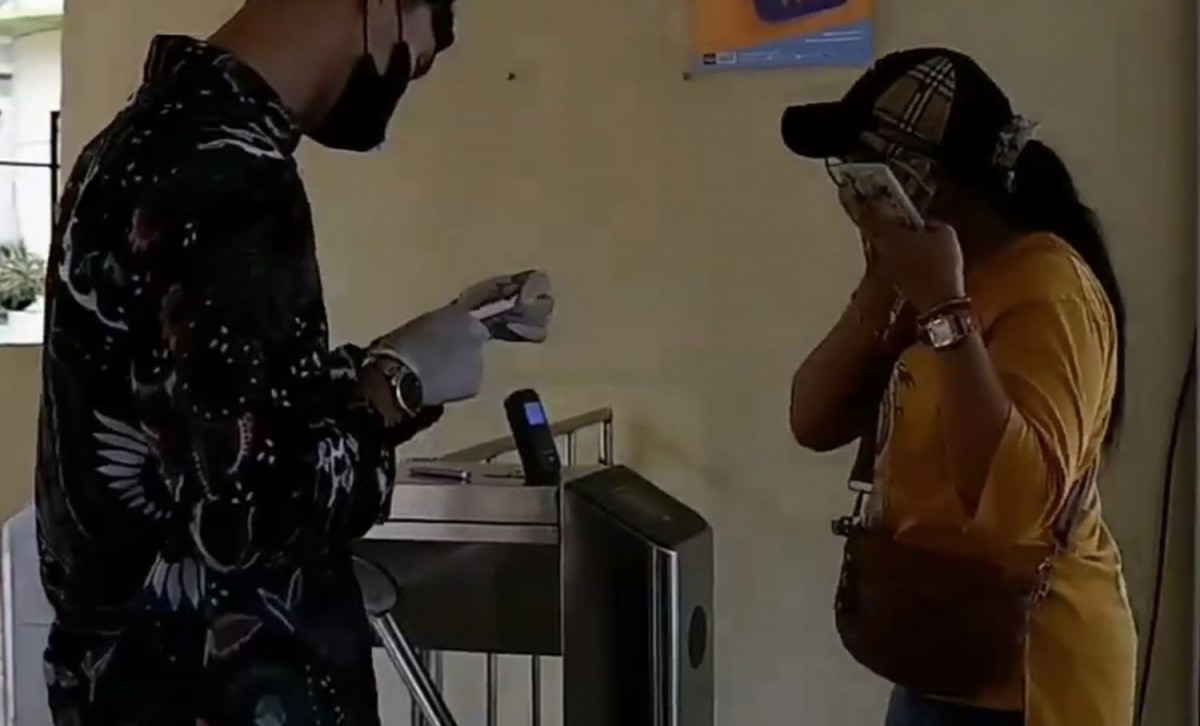 Ilustrasi pemeriksaan tiket masuk wisata (Foto: Dok. jatimnow.com)