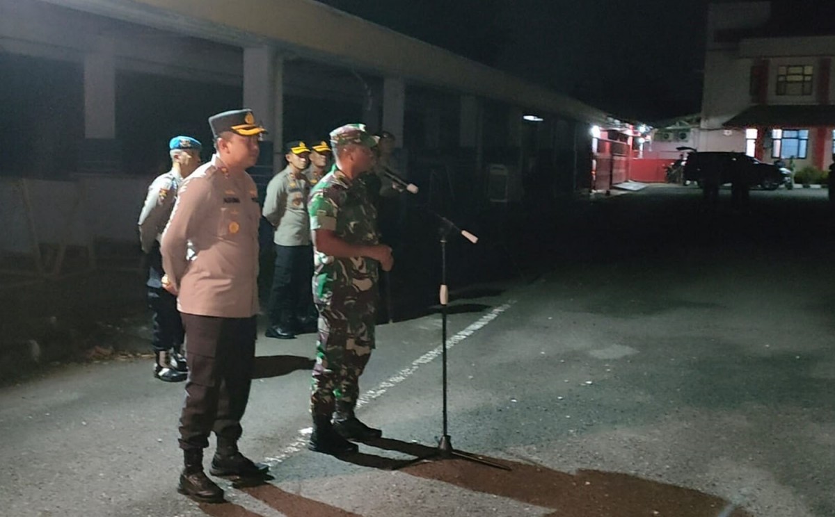 Kapolres dan Dandim Kediri pimpin apel persiapan penyekatan (Foto: Yanuar Dedy/jatimnow.com)