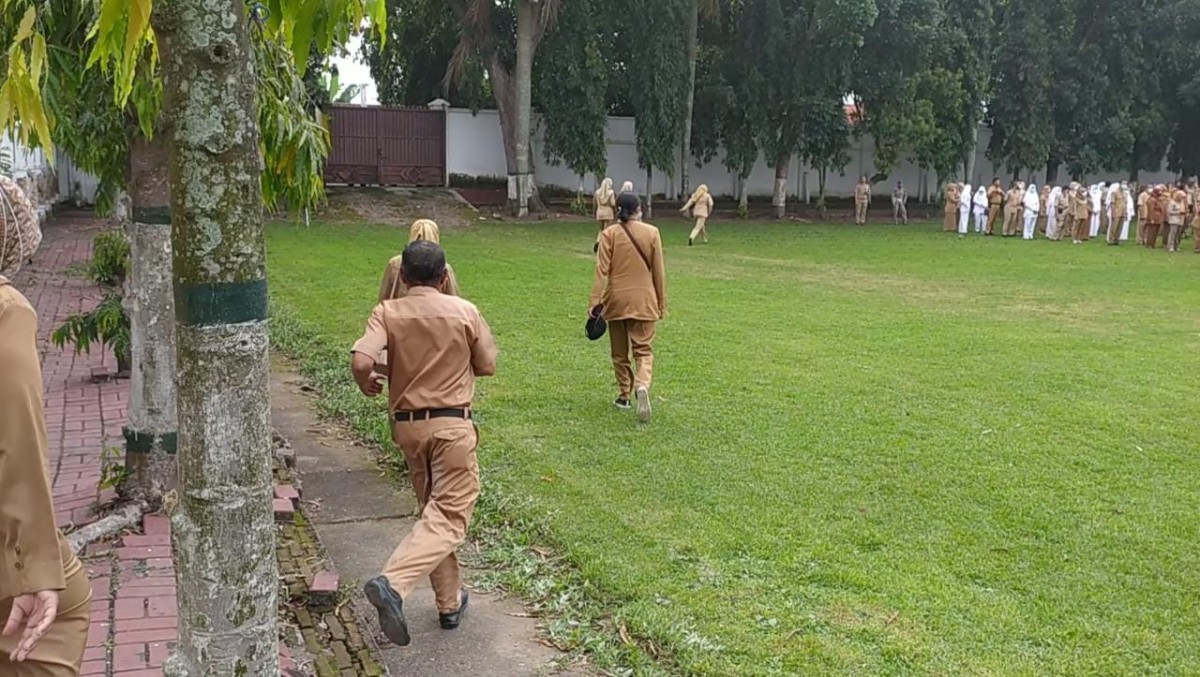 ASN di Jombang Berlarian Takut Terlambat Apel Awal Tahun