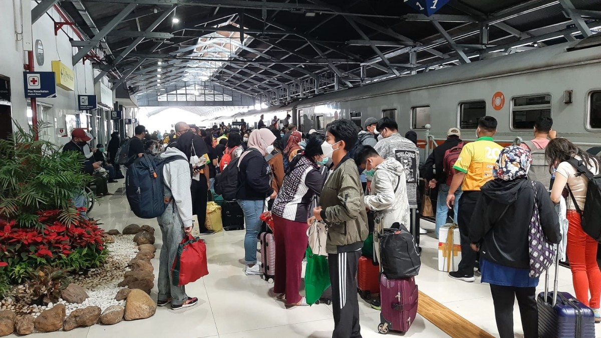Aktivitas di Stasiun Pasar Turi Surabaya (Foto: Dok. Luqman for jatimnow.com)