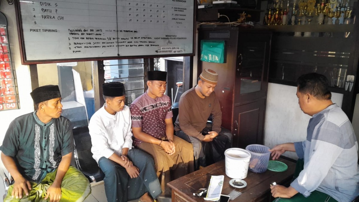 Empat warga Kabupaten Pasuruan yang diamankan Satsamapta Polres Ponorogo (Foto: Sat Samapta Polres Ponorogo)