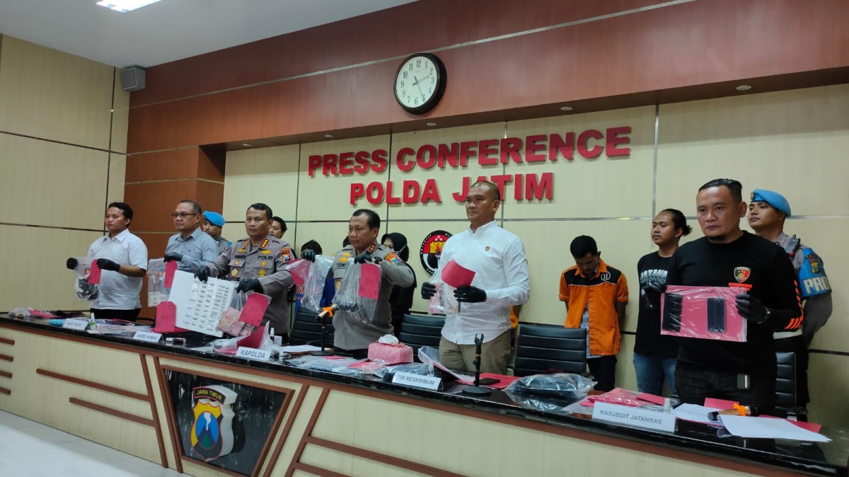 Tiga dari lima perampok walikota Blitar saat diamankan di Mapolda Jatim (Foto-foto: Zain Ahmad/jatimnow.com)