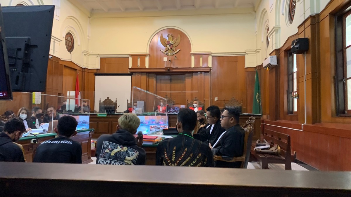 Sidang Tragedi Kanjuruhan, Dua Terdakwa Sipil dan 17 Saksi Dihadirkan