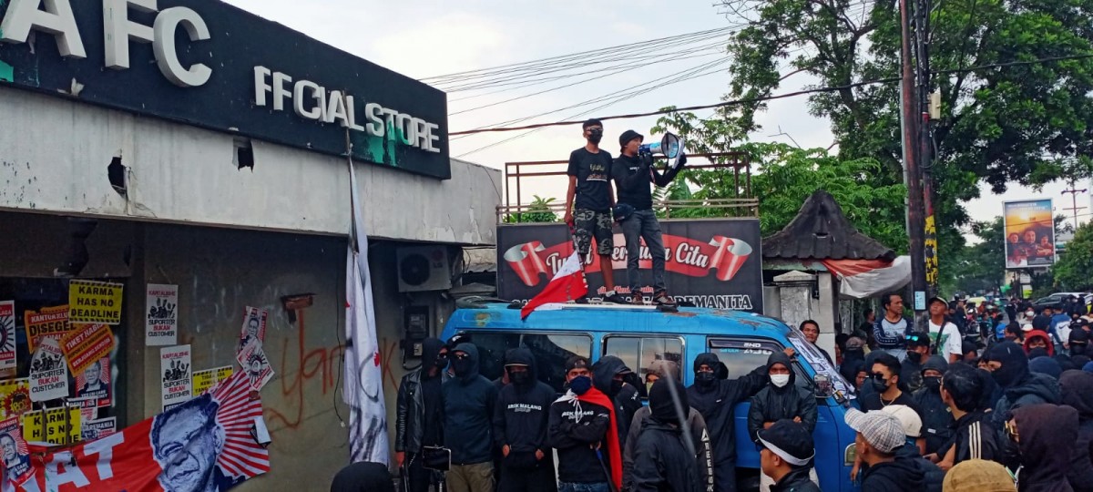 Aksi massa depan Kantor Arema FC. (Foto: dok. jatimnow.com)