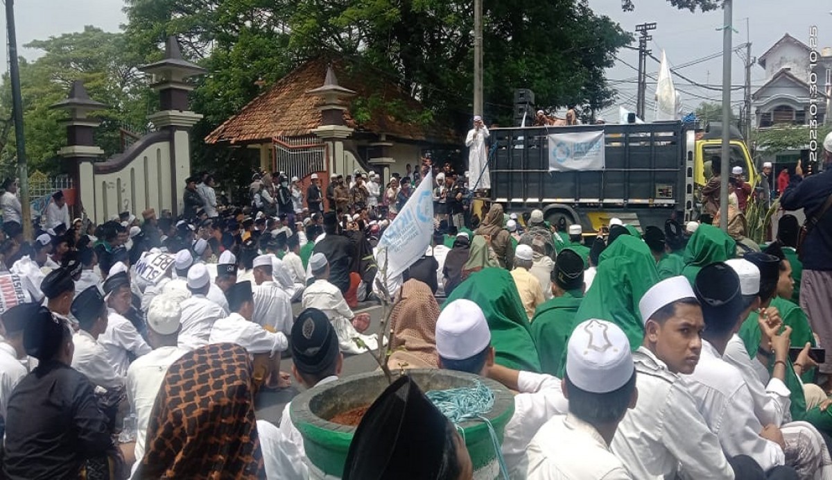 Ratusan Massa dan Ulama di Pamekasan Protes Pembakaran Alquran di Denmark