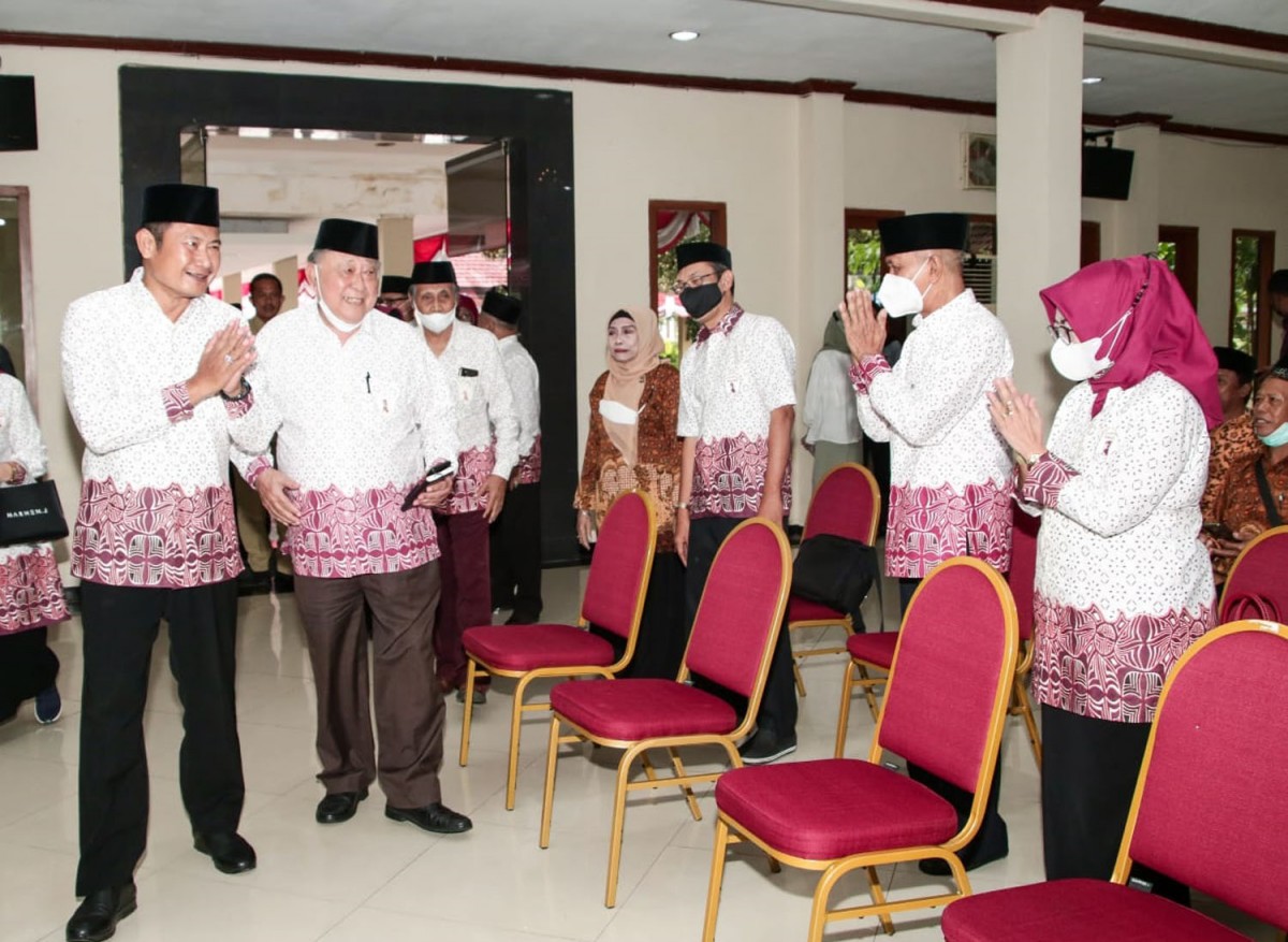 Bupati Lamongan, Yuhronur Efendi bersama Ketua YGA Jatim Mas'ud saat pelantikan kepengurusan (Foto: Humas Pemkab Lamongan for jatimnow.com)