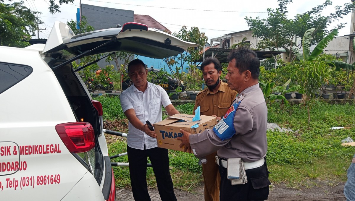 FOTO: Evakuasi Temuan Jasad Bayi di Sidoarjo