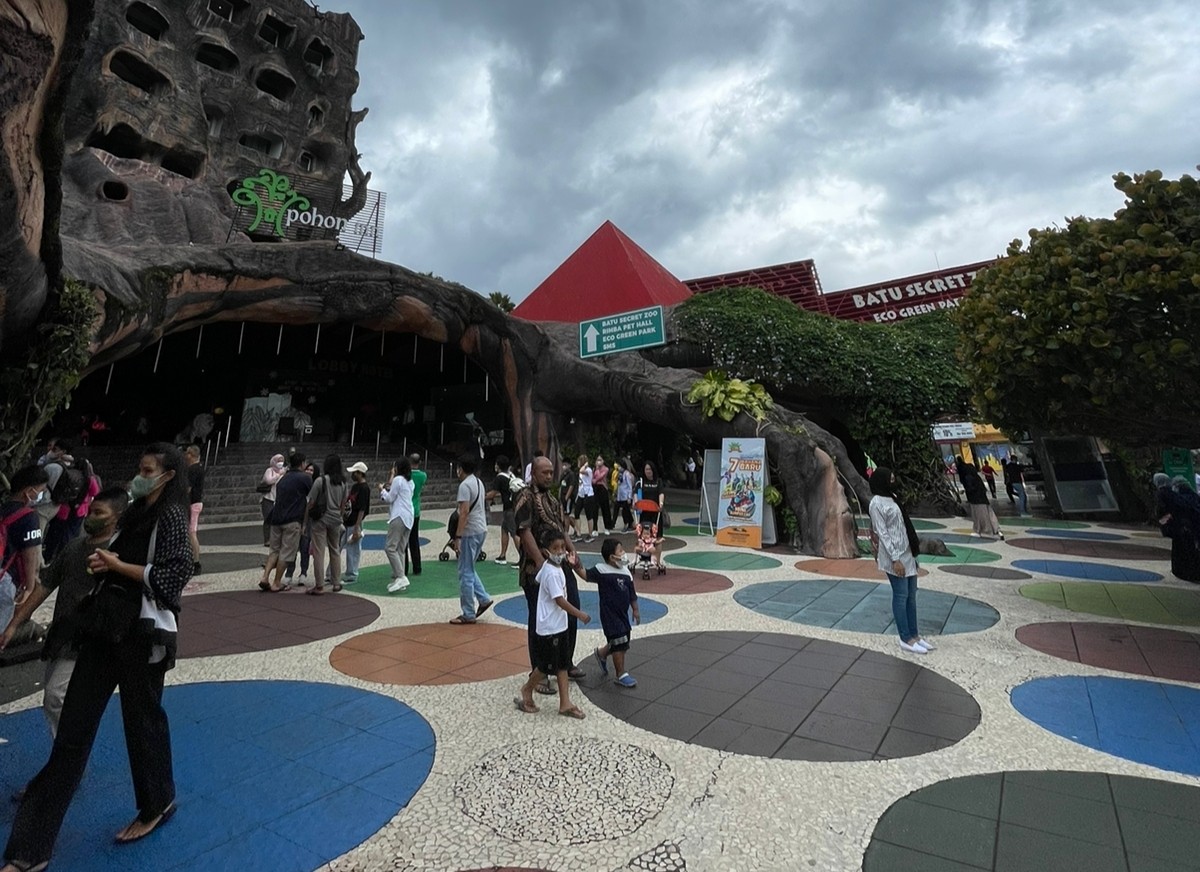 Wisatawan di salah satu destinasi di Kota Batu. (Foto: Galih Rakasiwi/jatimnow.com)