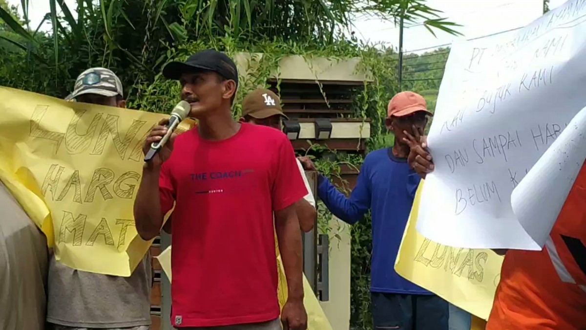 Para petani Dusun Kwacang, Desa Sukodadi, Kecamatan Kabuh, Kabupaten Jombang saat menggelar unjuk rasa (Foto-foto: Elok Aprianto/jatimnow.com)