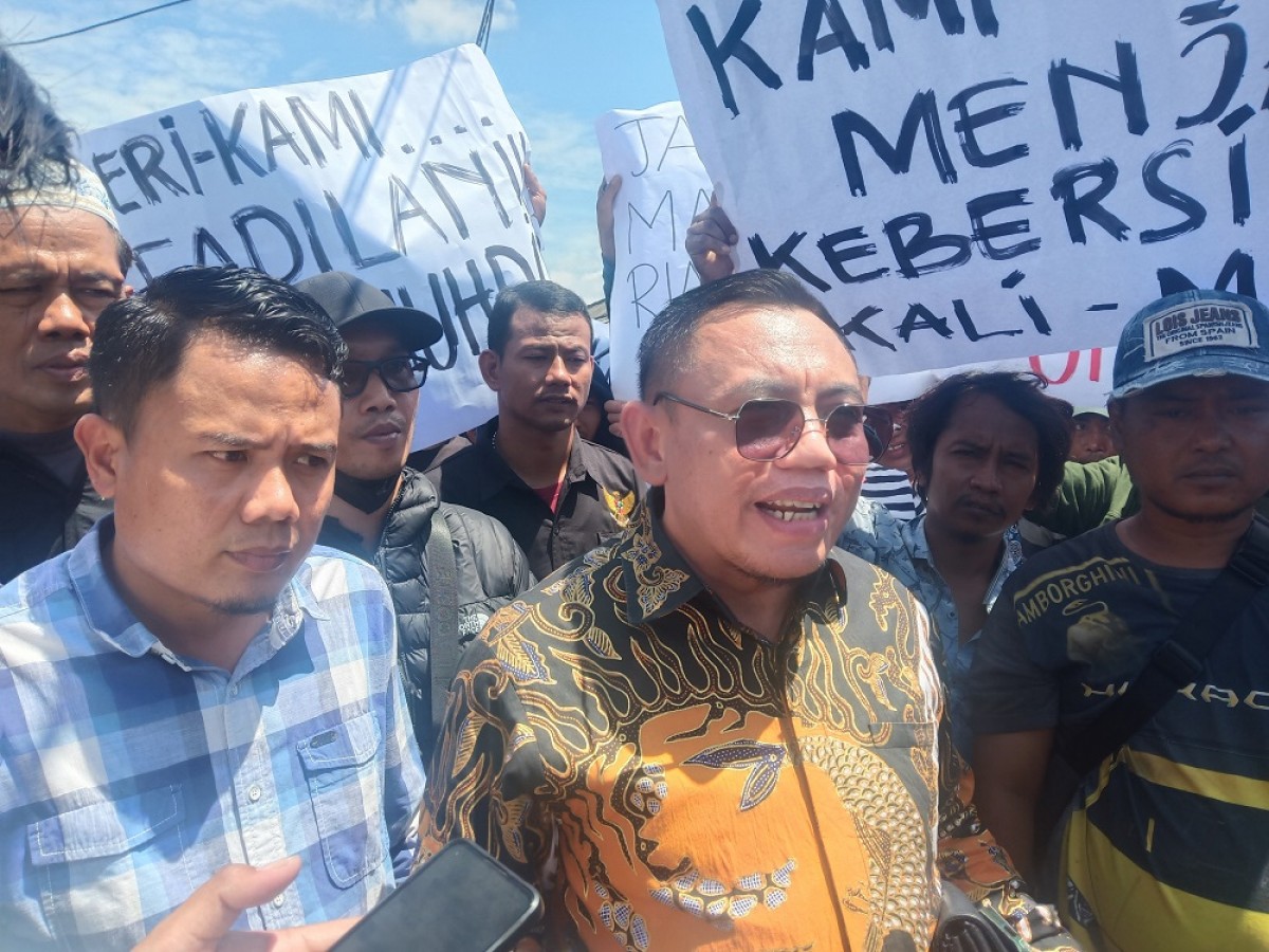 Para pemotong unggas saat menemui Komisi B DPRD Sidoarjo. (Foto: Zainul Fajar/jatimnow.com)