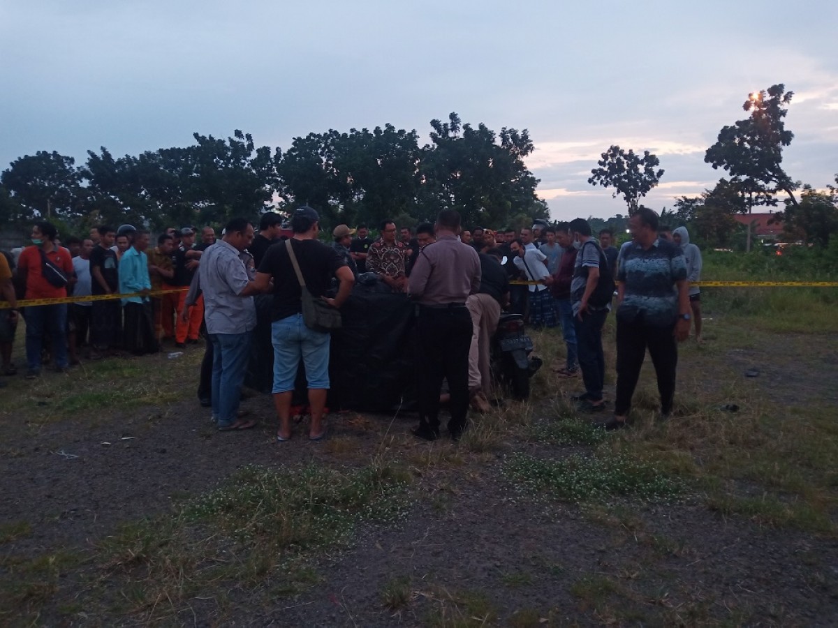 Polisi melakukan olah TKP. (Foto: Zainul Fajar/jatimnow.com)