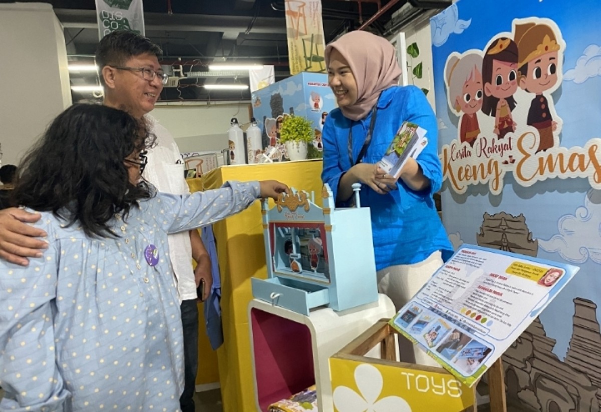 Keren! Mahasiswa Ubaya Bikin Panggung Boneka Sarana Melestarikan Cerita Rakyat