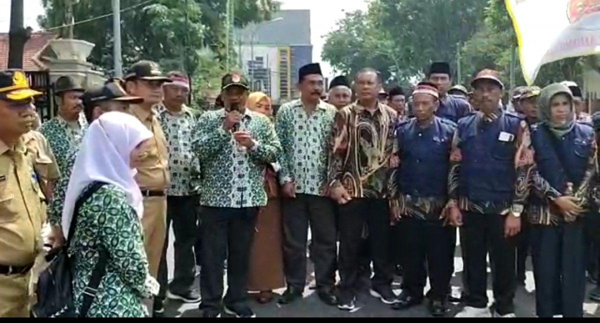 Ratusan Kades di Lamongan Ngeluruk Jakarta Tuntut Masa Jabatan 9 Tahun