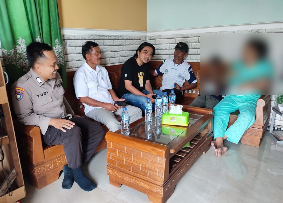 Anggota Polsek Sumberejo saat mengecek kabar penculikan anak (Foto: Polsek Sumberejo for jatimnow.com)