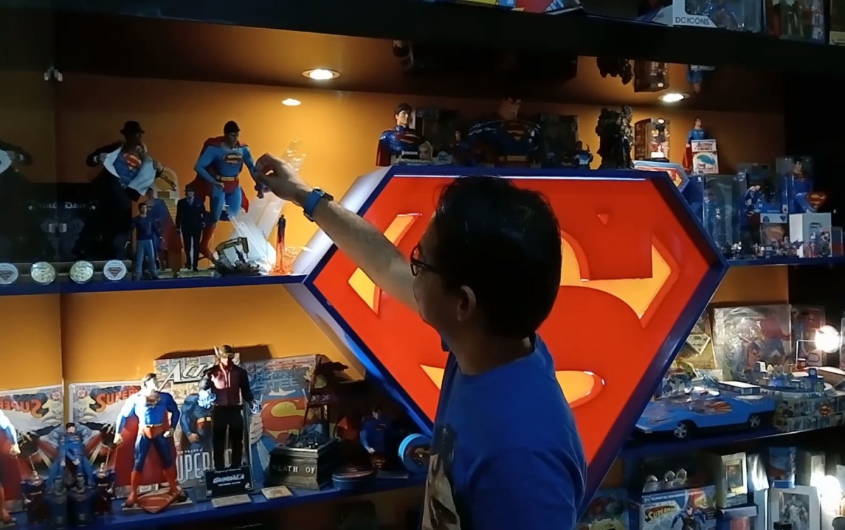 Ahmad Athoillah kolektor Action Figure Superman asal Jombang (Foto-foto: Elok Pribadi/jatimnow.com)