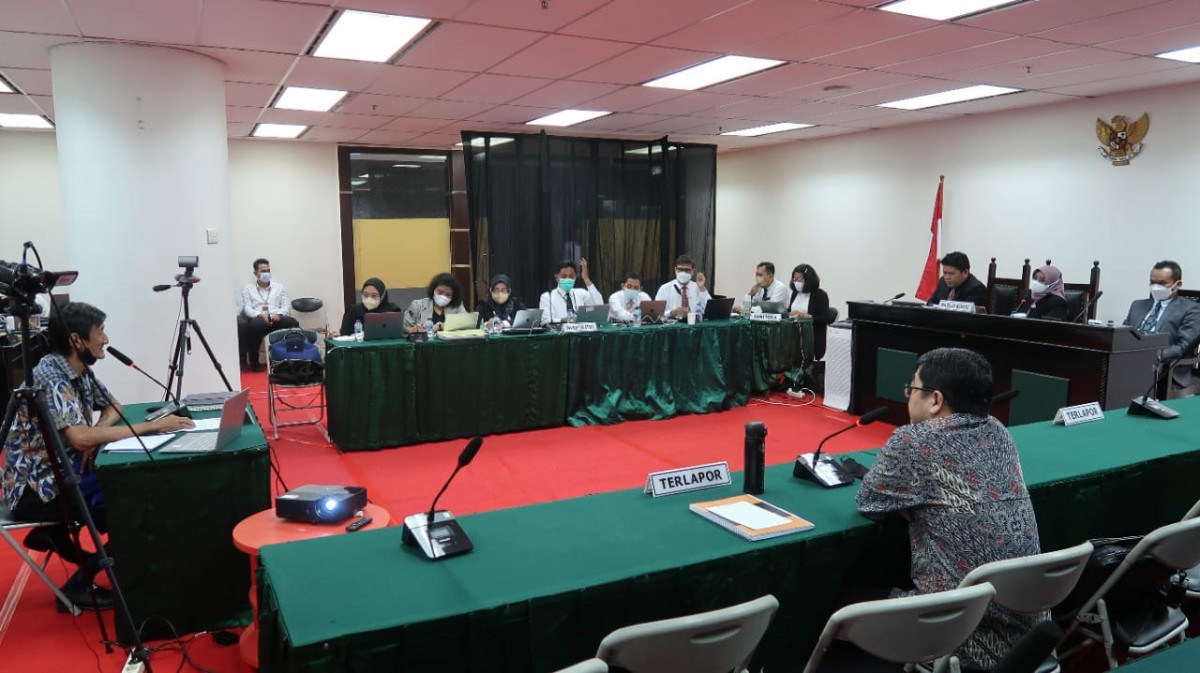 KPPU WIlayah IV menggelar sidang dengan agenda mendengar keterangan saksi atas perkara dugaan praktik monopoli minyak goreng. (foto: KPPU for jatimnow.com)