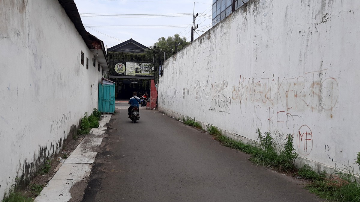 Lokasi aksi eksibisionisme yang dilakukan seorang pria di Jalan Hayam Wuruk, Kabupaten Mojokerto. (Achmad Supriyadi/jatimnow.com)