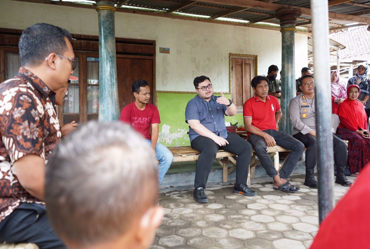 Mas Dhito saat menemui warga di Ngadiluwih (Foto: Humas Pemkab Kediri/jatimnow.com)