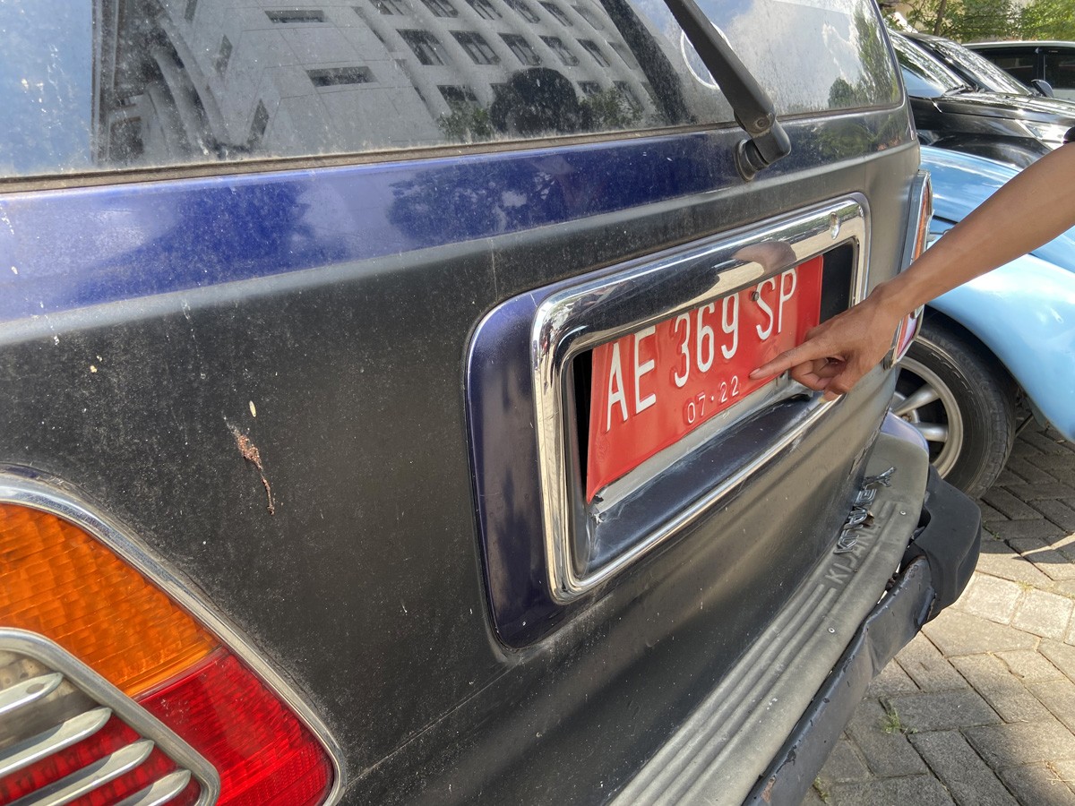 Kendaraan plat merah yang mati pajak (Ahmad Fauzani/Jatimnow.com)