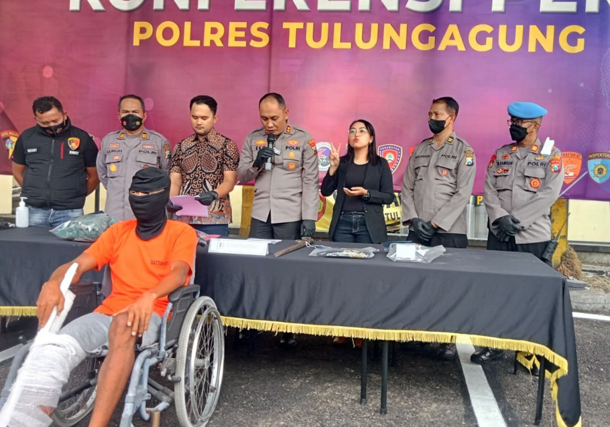 Pelaku pembunuhan wanita diamankan di Mapolres Tulungagung (Foto: Bramanta Pamungkas/jatimnow.com)