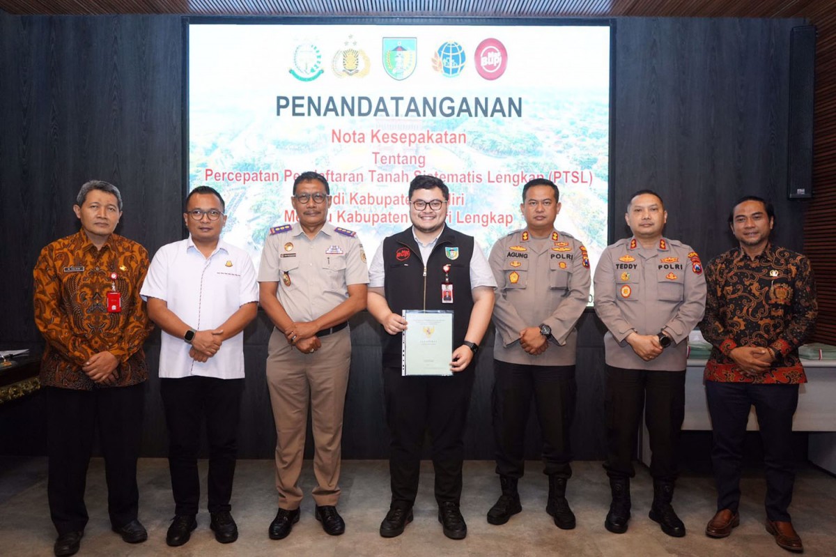 Bupati Kediri, Hanindhito Himawan Pramana (Mas Dhito) usai penandatanganan MoU (Foto: Humas Pemkab Kediri)