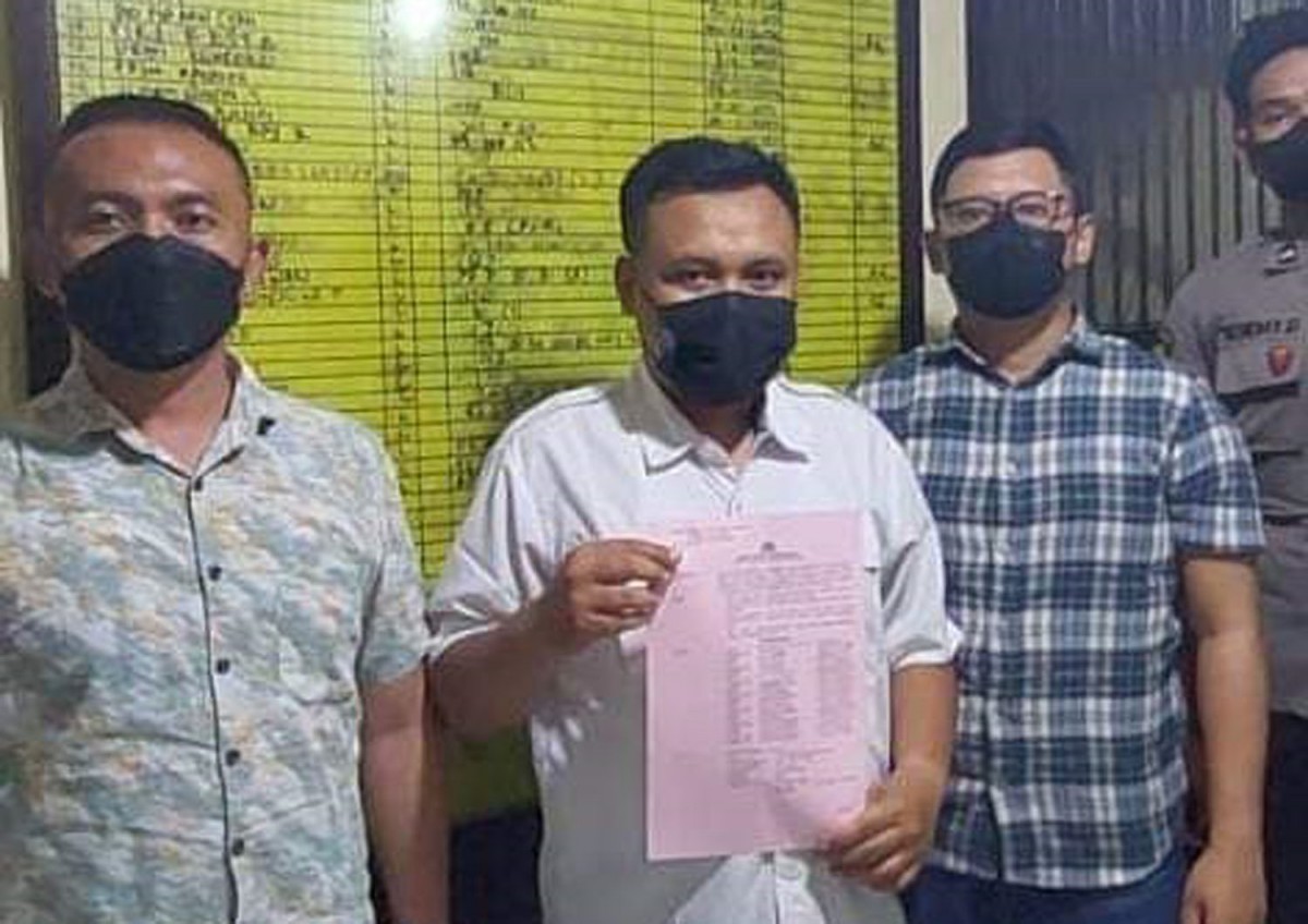 Perangkat desa asal Blitar saat hendak dimasukkan ke Rutan Polres Tulungagung (Foto: Dok. Humas Polres Tulungagung)