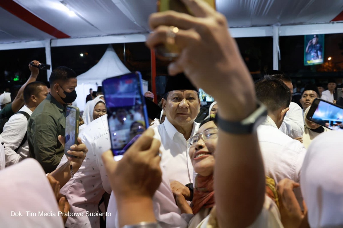 Prabowo Subianto saat bertamu ke gedung Pemkot Medan. (foto: Fatkhul for jatimnow.com)