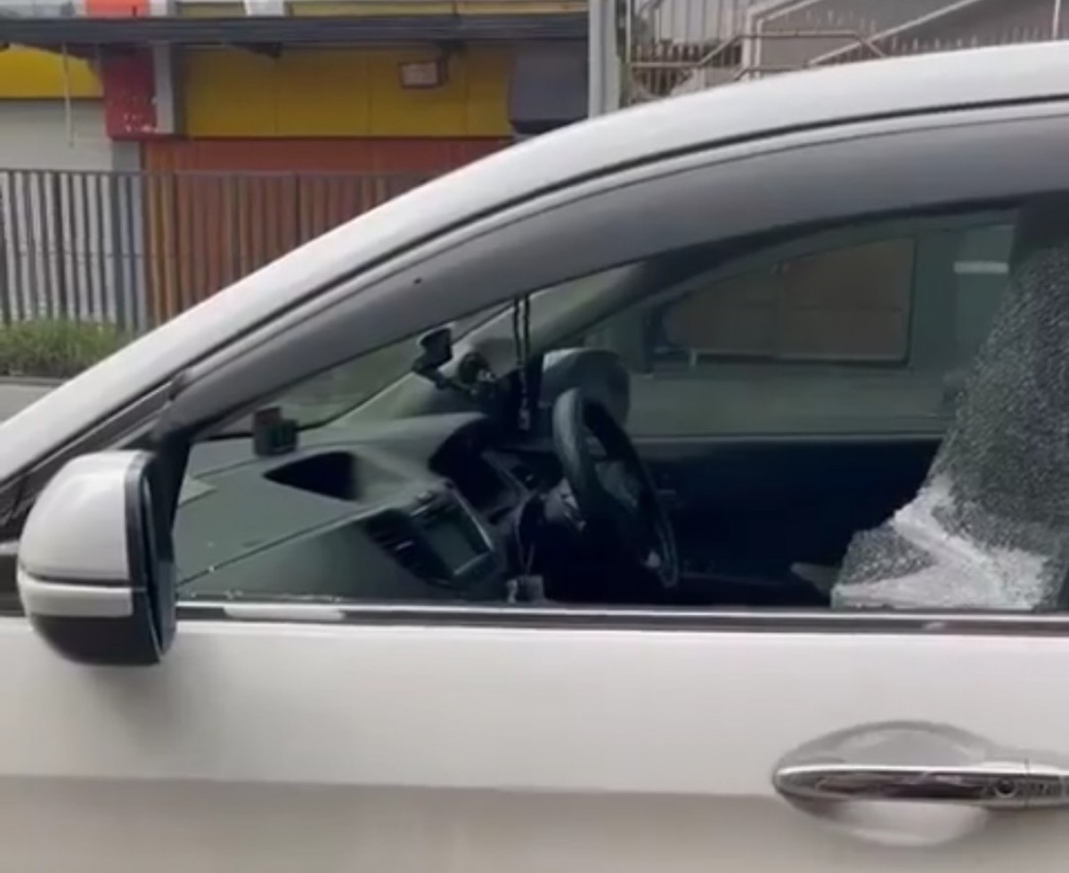 Ditinggal Lihat Fortuner di Showroom, Mobil Dibobol Bandit Pecah Kaca