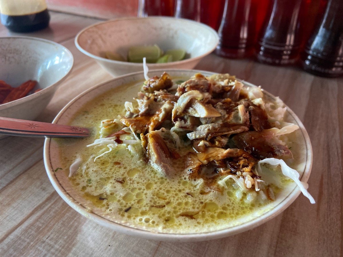 Kesegaran kuah soto bok ijo di Kediri ini bisa menggugah selera. ((foto-foto : Yanuar Dedy/jatimnow.com)