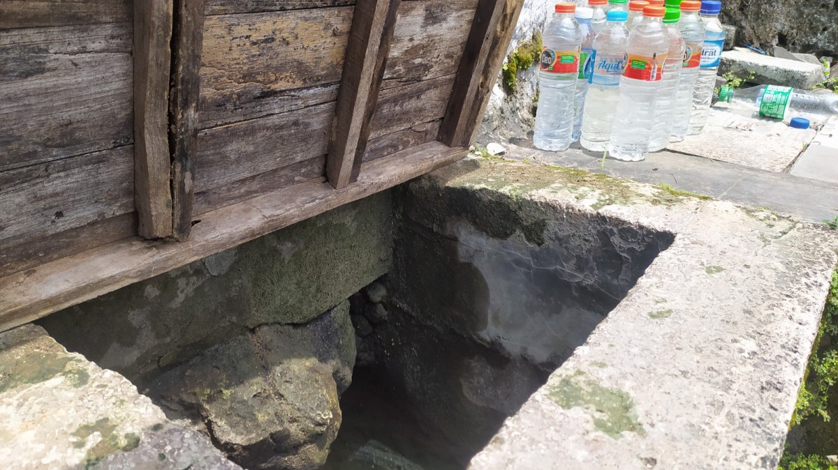 Penampakan Sumur Paidon Sunan Sendang Duwur Lamongan yang diyakini keramat. (foto: Adyad Ammy Iffansah/jatimnow.com)