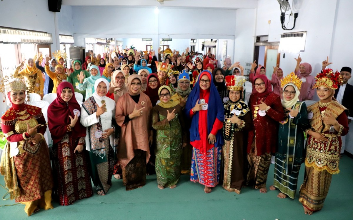 Pesona Adat Nusantara Digelar di Jombang, Mundjidah Jadi Ingat Zaman Muda