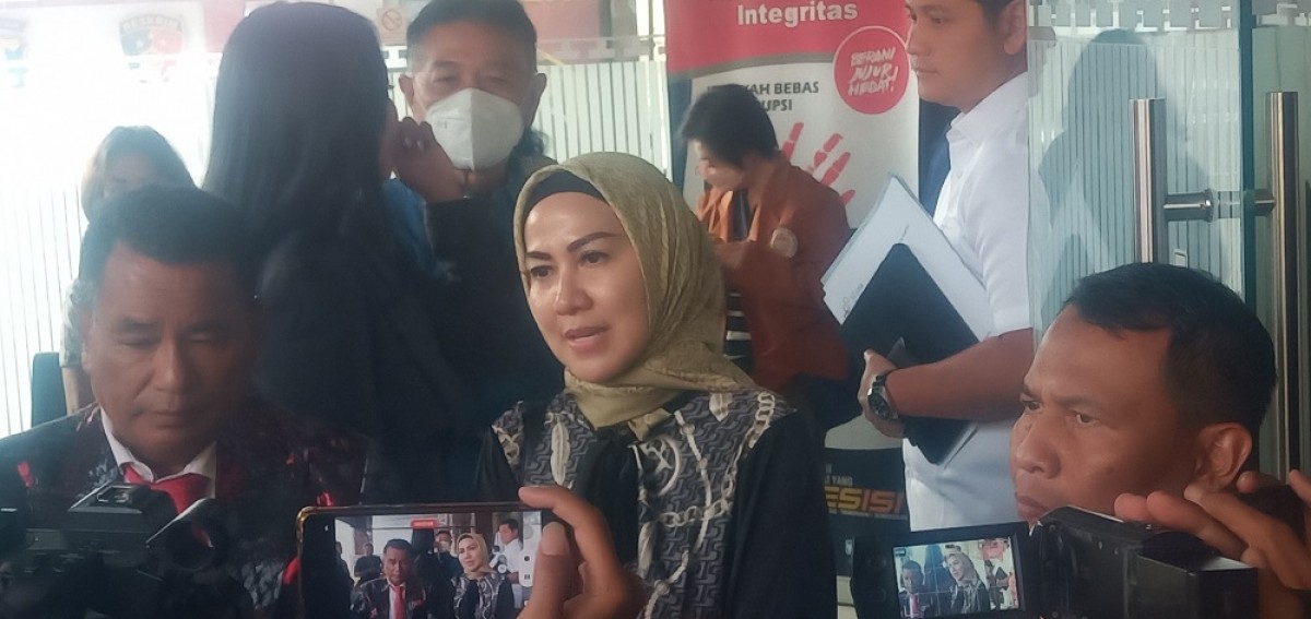 Ferry Irawan Tersangka, Venna Melinda Tersenyum lalu Menangis