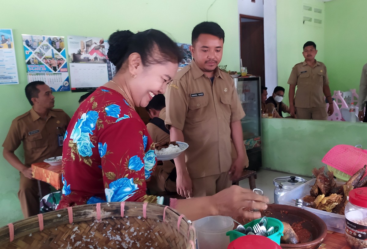Pedas dan Gurihnya Masakan Warung Patung Lamongan, Idola Pejabat