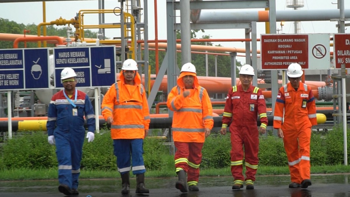 SKK MIgas memantau lifting akhir tahun di ORF PHE WMO, Gresik. (foto: SKK Migas for jatimnow.com)