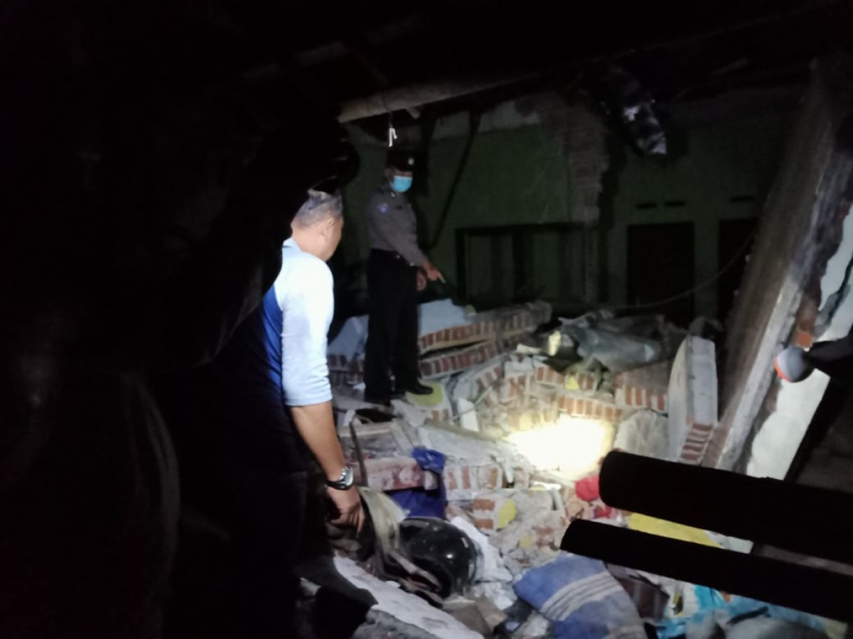 Pria di Tulungagung Tewas Tertimpa Tembok Kamar saat Tidur
