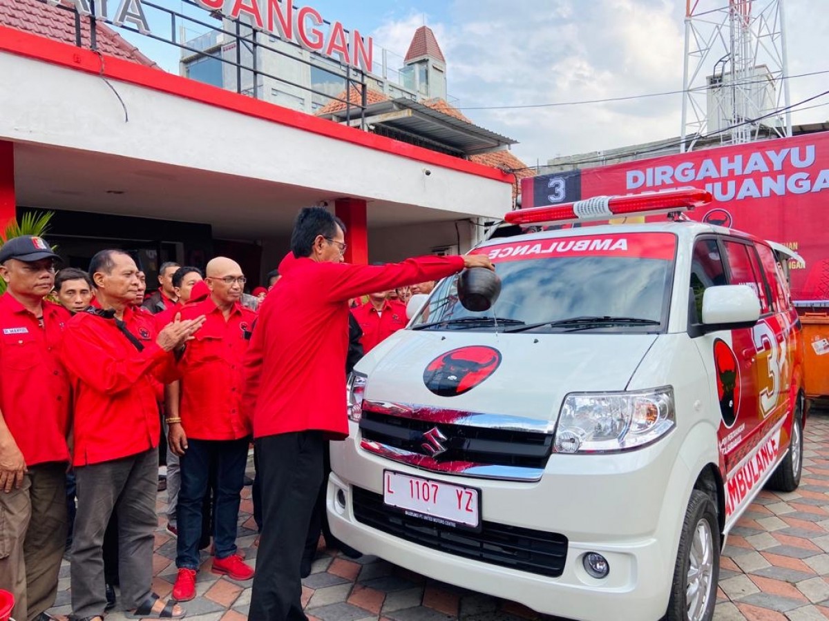 Jelang HUT Emas PDIP, Banteng Surabaya Tambah 1 Unit Ambulans Baru