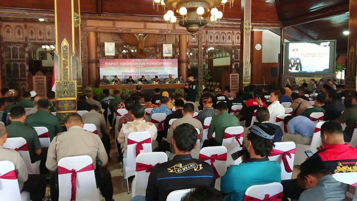 Sejumlah perwakilan perguruan silat saat mengikuti rapat koordinasi dengan Pemkab Tulungagung. (foto: Bramanta Pamungkas/jatimnow.com)