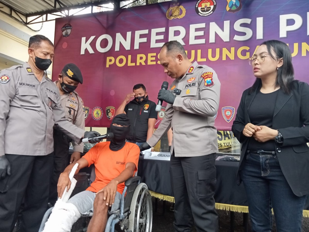 Pelaku pembunuhan wanita diamankan di Mapolres Tulungagung (Foto: Bramanta Pamungkas/jatimnow.com)