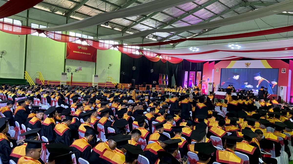 Prosesi wisuda Universitas Kadiri. (foto : Yanuar Dedy/jatimnow.com)