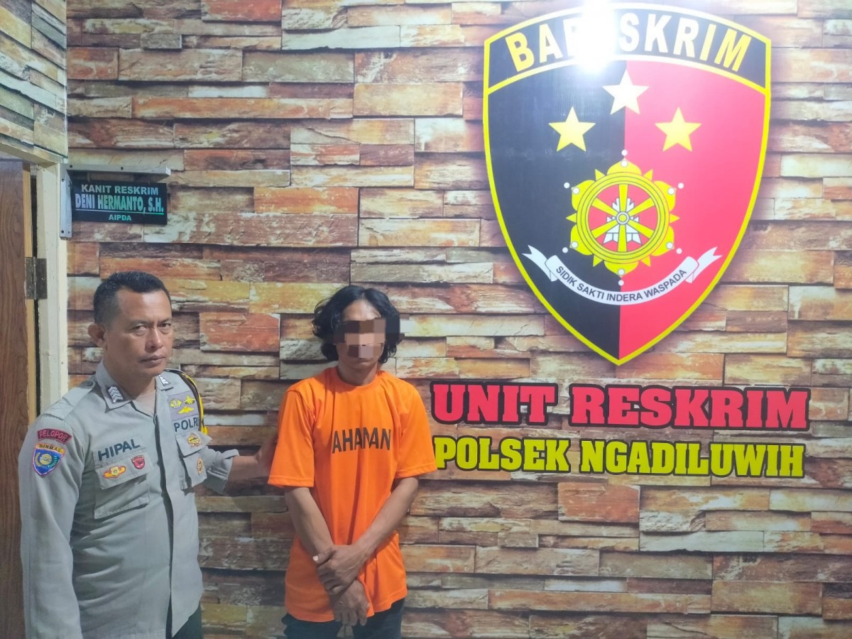 Maling mesin pompa air saat diamankan di Polsek Ngadiluwih. (Foto: Polsek Ngadiluwih for jatimnow.com)