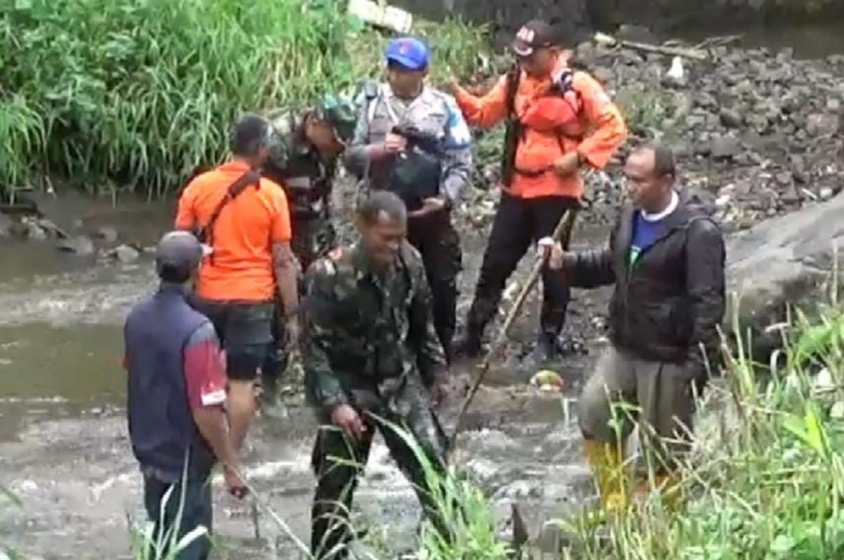 Keberadaan Balita yang Terseret Arus Selokan di Malang Masih Misterius
