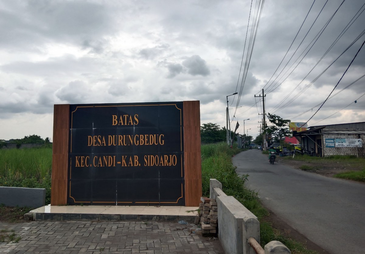 Batas Desa Durung Bedug di Sidoarjo. (foto: Zainul Fajar/jatimnow.com)