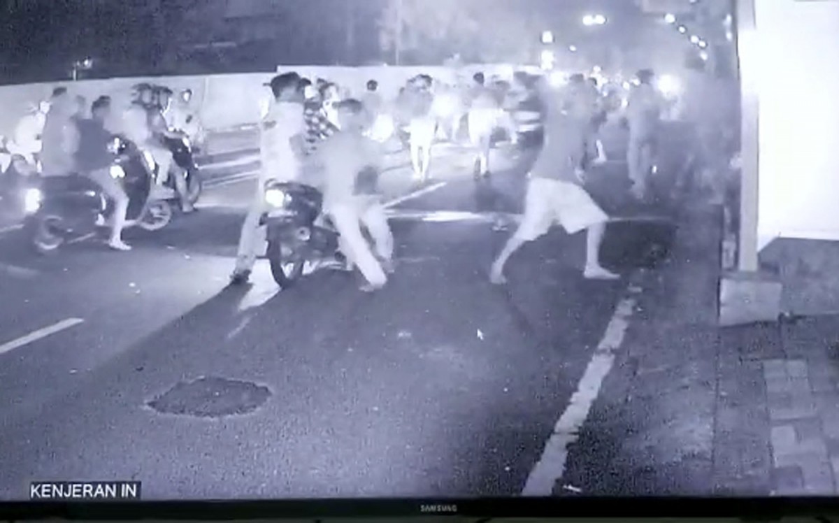 Ilustrasi gerombolan pemuda melakukan pengeroyokan (Foto: Dok. jatimnow.com)