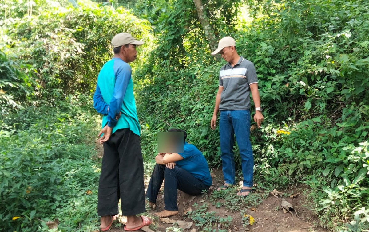 Ibu pembakar bayi di Madiun diamankan saat bersembunyi di hutan (Foto: Satreskrim Polres Madiun for jatimnow.com)