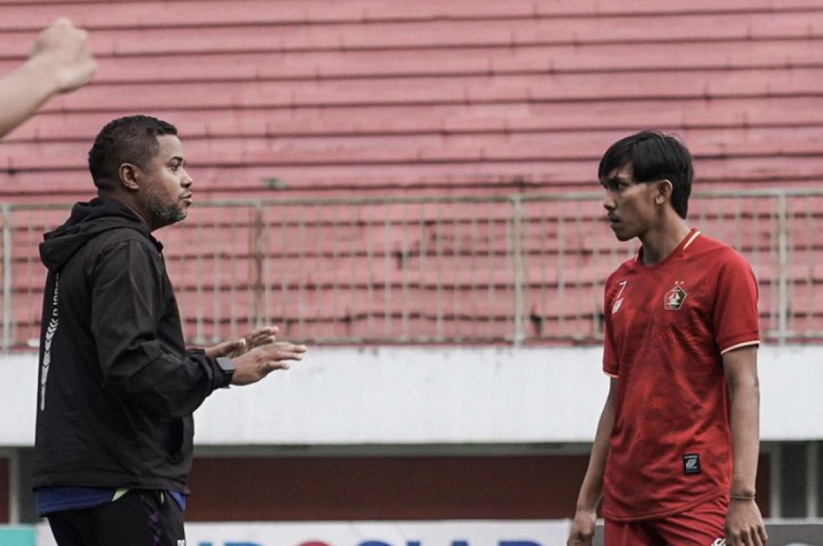 Pelatih Persik Divaldo Alves (kiri) bersama pemain Yusuf Meilana. (Foto : Persik Kediri/jatimnow.com)
