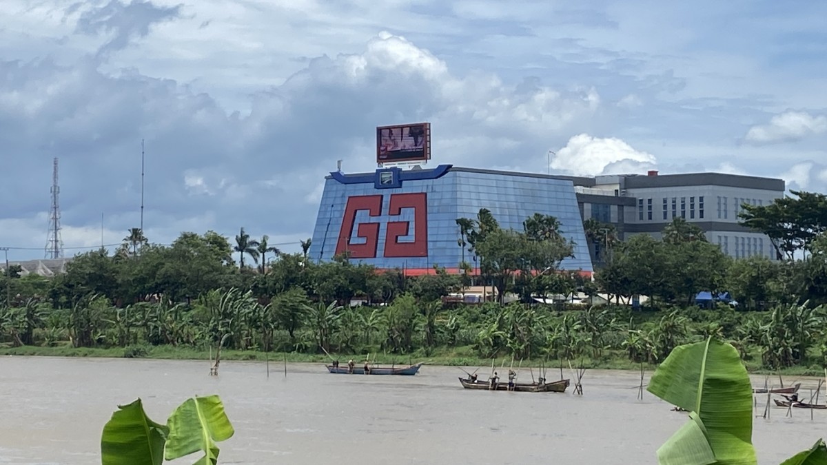 Kantor Gudang Garam dari seberang Sungai Brantas Kediri. (Foto : Yanuar Dedy/jatimnow.com)