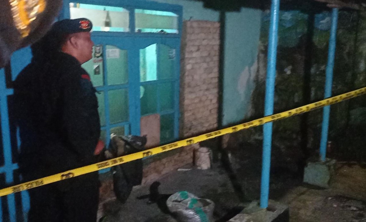 Evakuasi mortir di Lingkungan Majekan. (Foto: Yanuar Dedy/jatimnow.com)