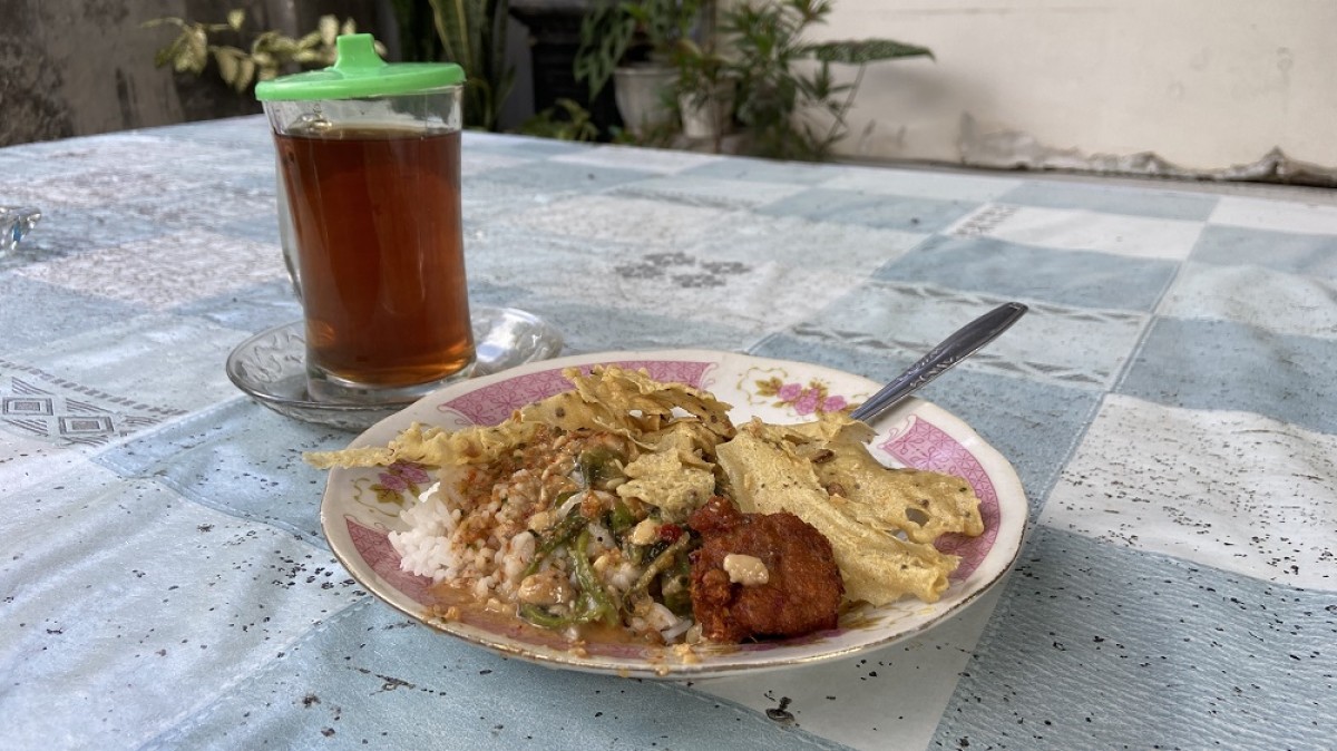 Seporsi pecel tumpang Suryatun. (Foto : Yanuar Dedy/jatimnow.com)