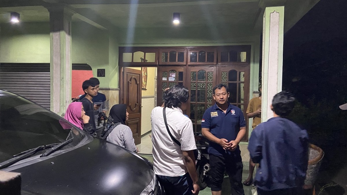 Suasana TKP di rumah Eko Darmadi. (Foto: Yanuar Dedy/jatimnow.com)